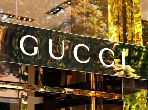 trabajar en gucci sueldo